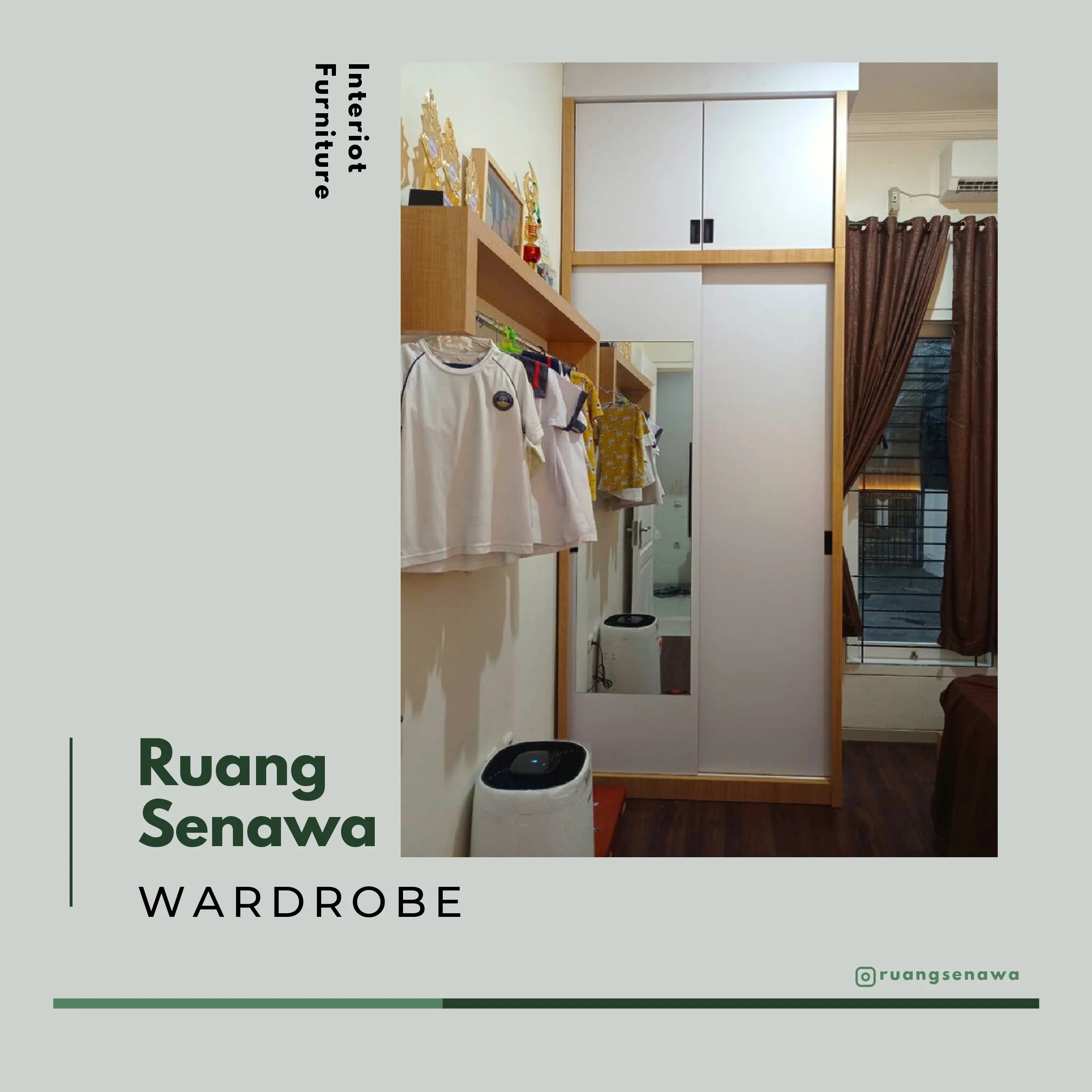 Bespoke White Wardrobe — Lemari pakaian putih tinggi dengan area gantungan baju luar Kota Palu Ruang Senawa